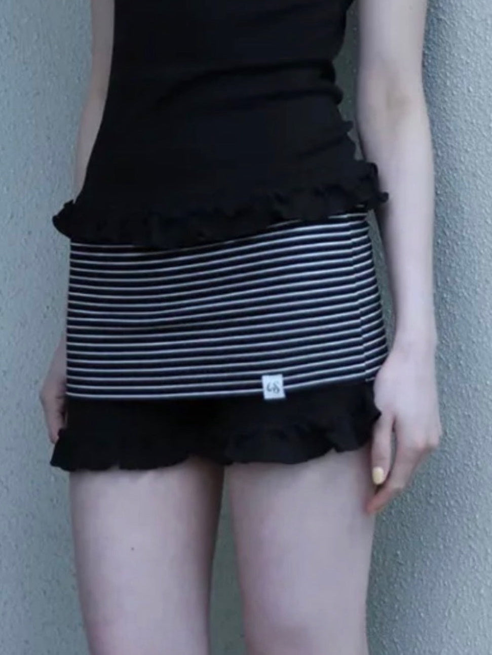 6/15 21:00発売【Uglyshadow】ST FRILL CONTRAST SHORTS