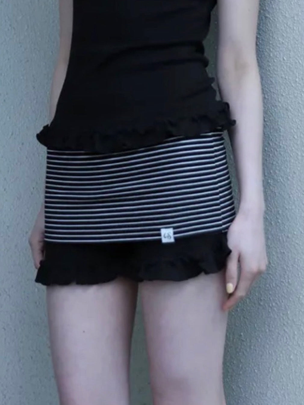 6/15 21:00発売【Uglyshadow】ST FRILL CONTRAST SHORTS