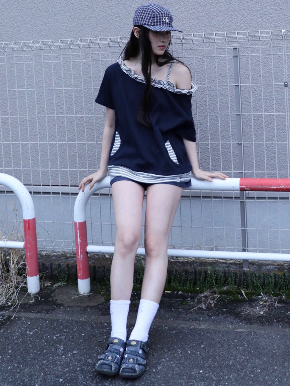 6/15 21:00発売【Uglyshadow】STRIPE FRILL OFF-SHOULDER
