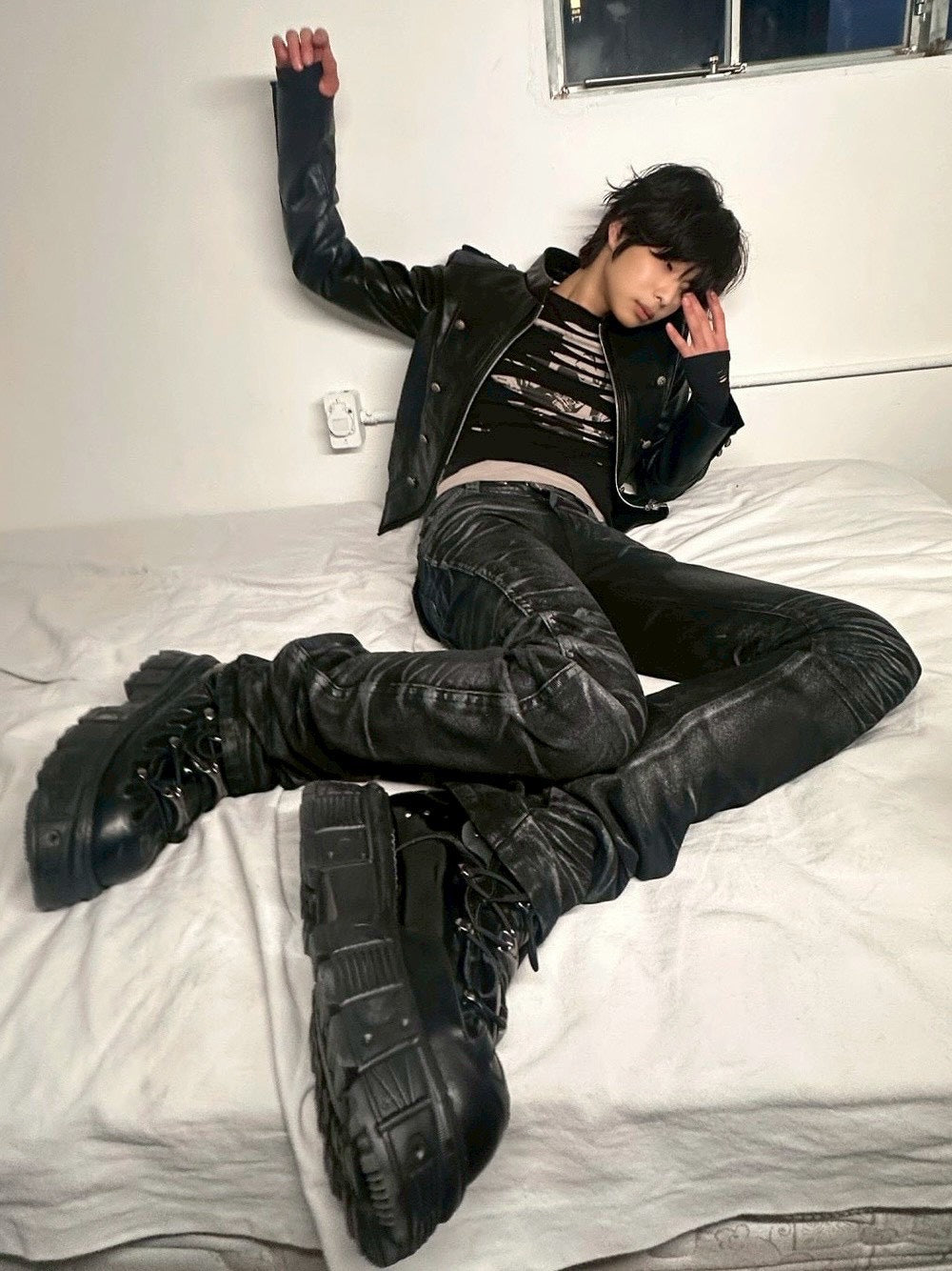 【LECYTO】Shadow Washed Curved Denim Pants