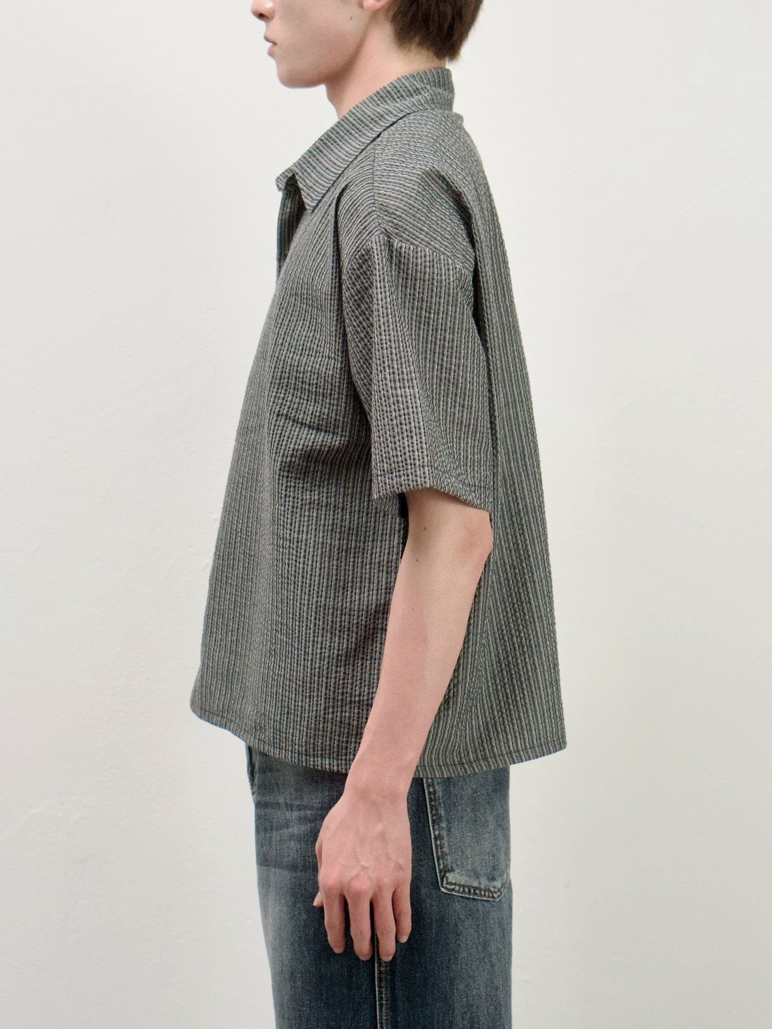 受注制【Chikashitsu +】seersucker crop shirt (2color)