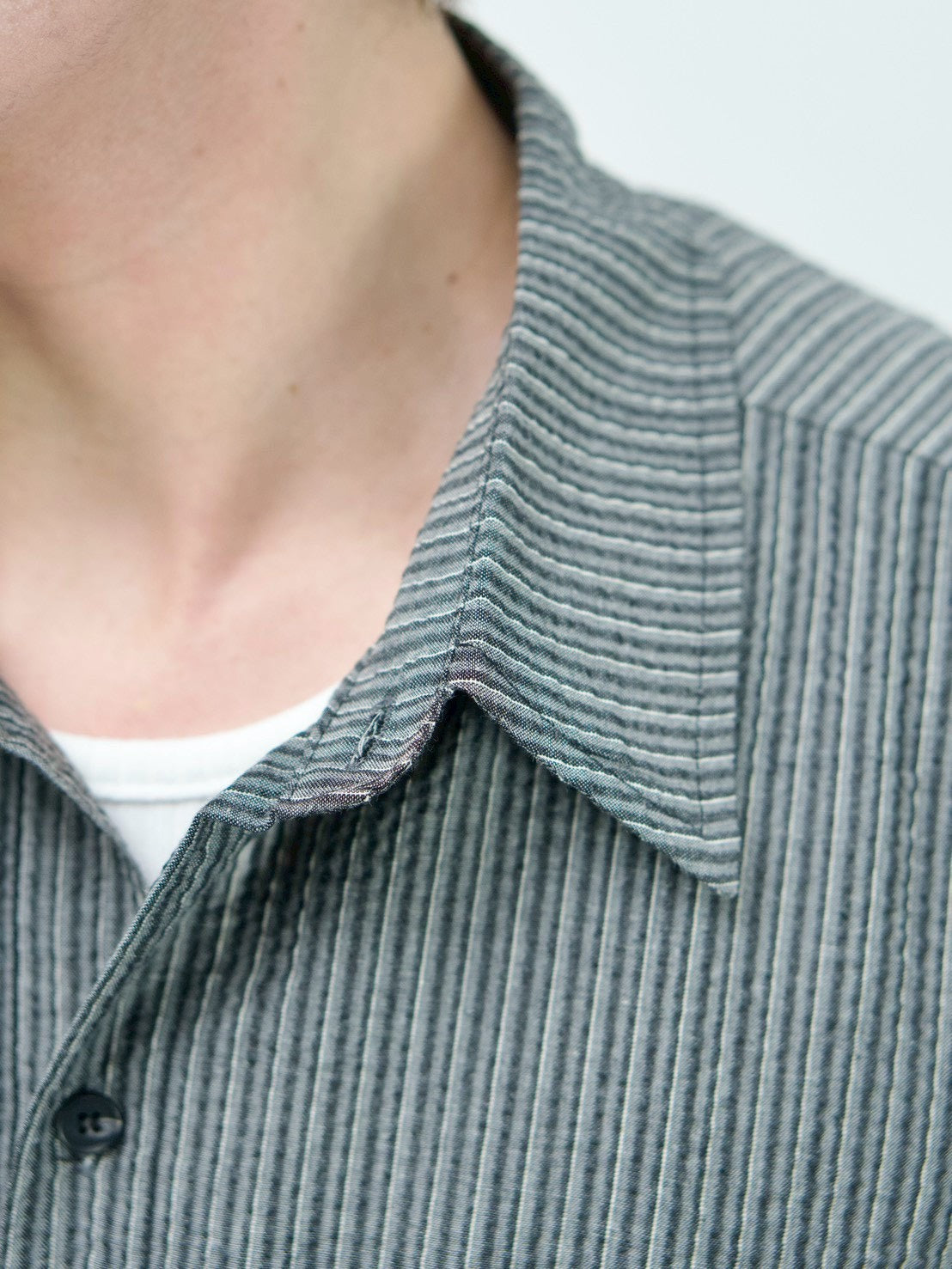 受注制【Chikashitsu +】seersucker crop shirt (2color)