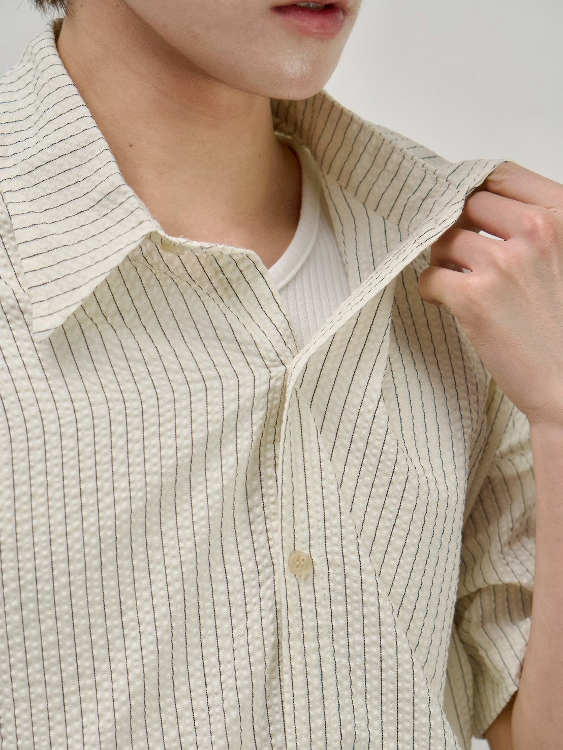 受注制【Chikashitsu +】seersucker crop shirt (2color)