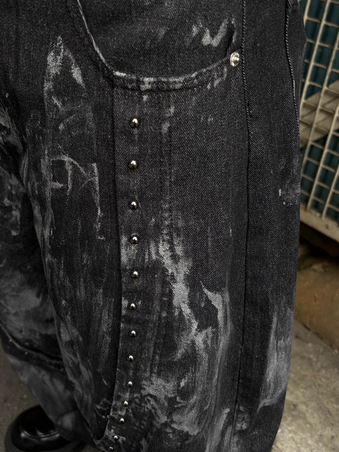 HEP FIVE店WEB限定受注制【Chikashitsu +】art washing studs denim pants