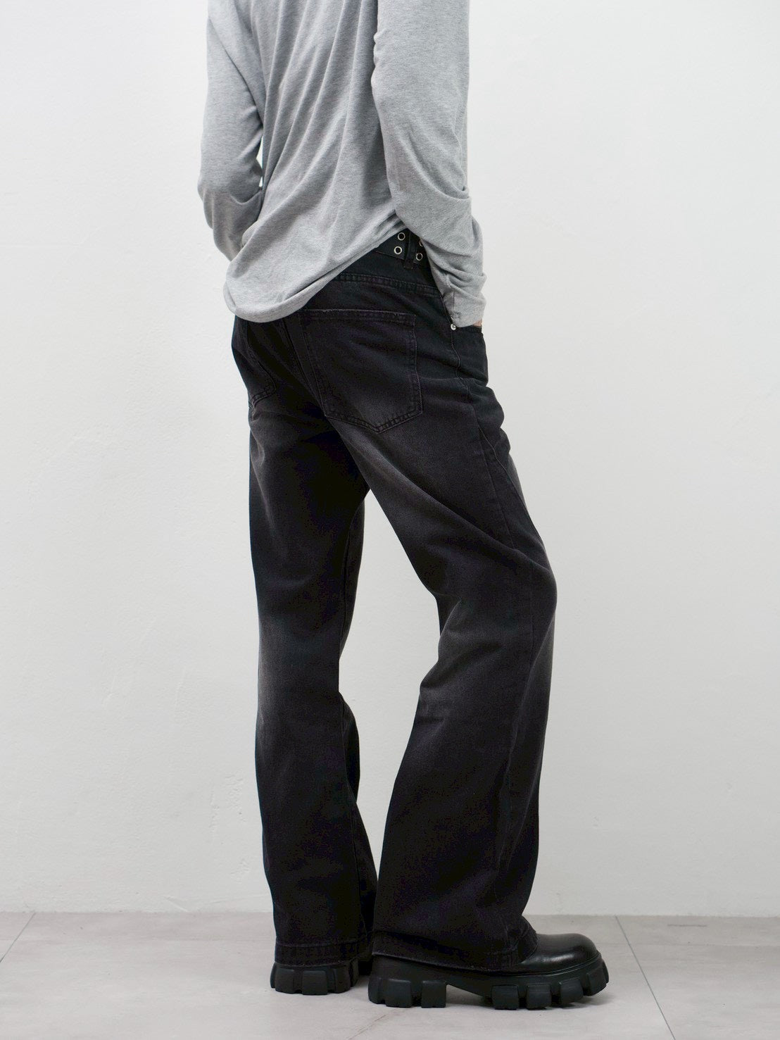 受注制【Chikashitsu +】washed bootscut denim pants(black)