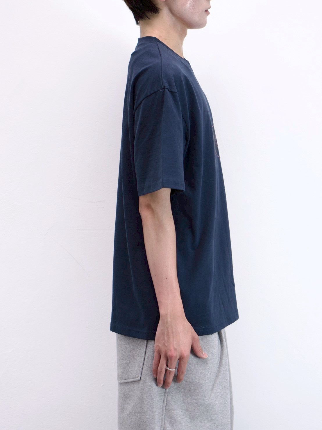 受注制【Chikashitsu +】clean star graphic t-shirt (3color)