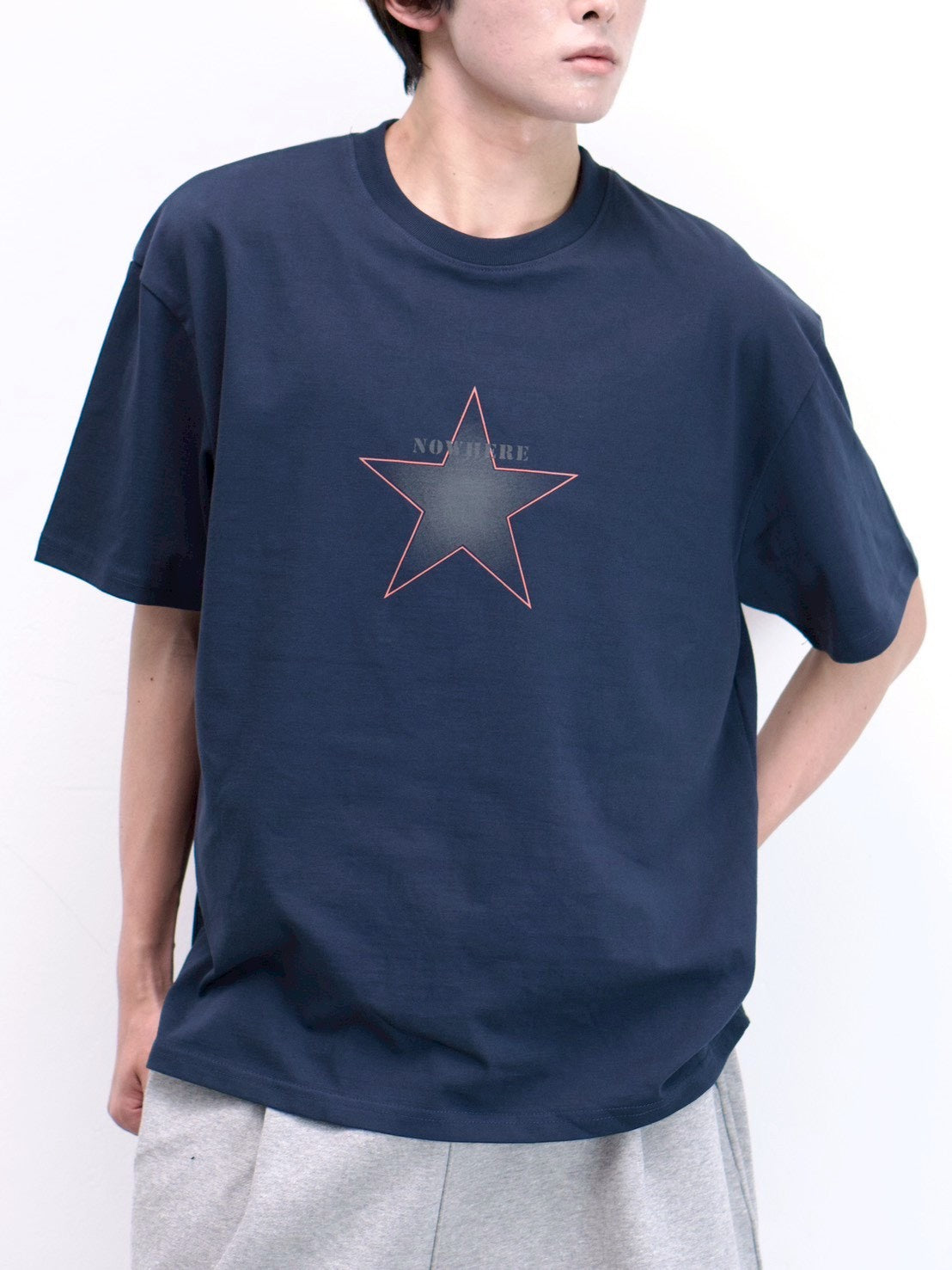 受注制【Chikashitsu +】clean star graphic t-shirt (3color)