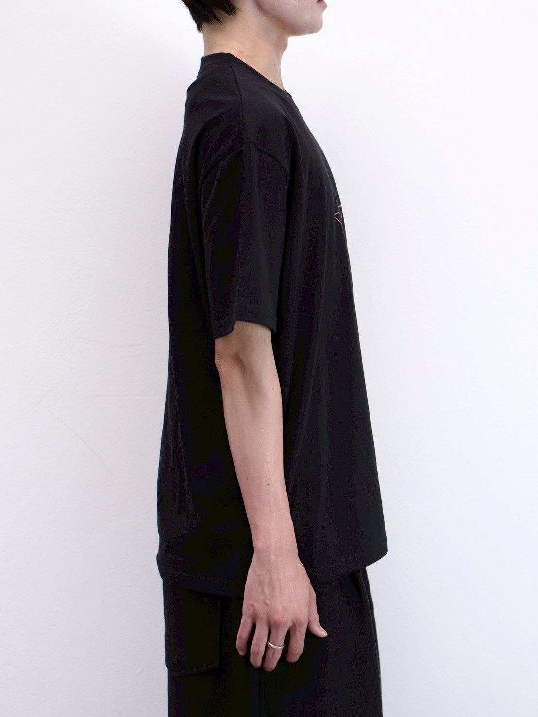 受注制【Chikashitsu +】clean star graphic t-shirt (3color)