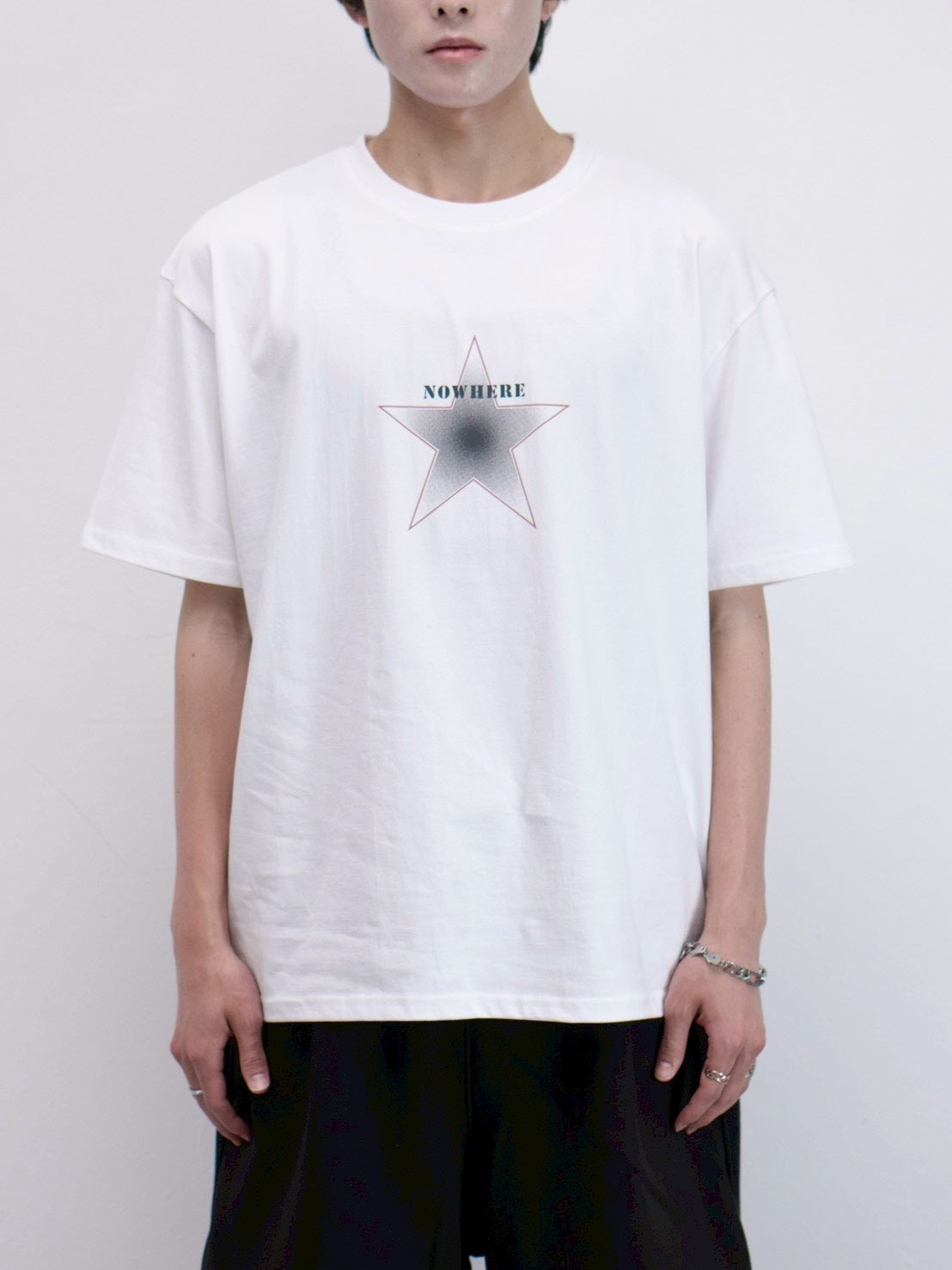 受注制【Chikashitsu +】clean star graphic t-shirt (3color)