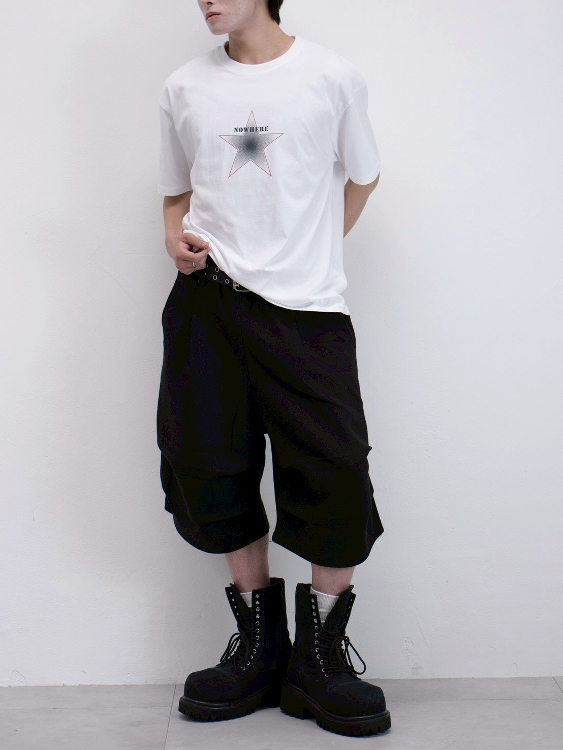 受注制【Chikashitsu +】clean star graphic t-shirt (3color)