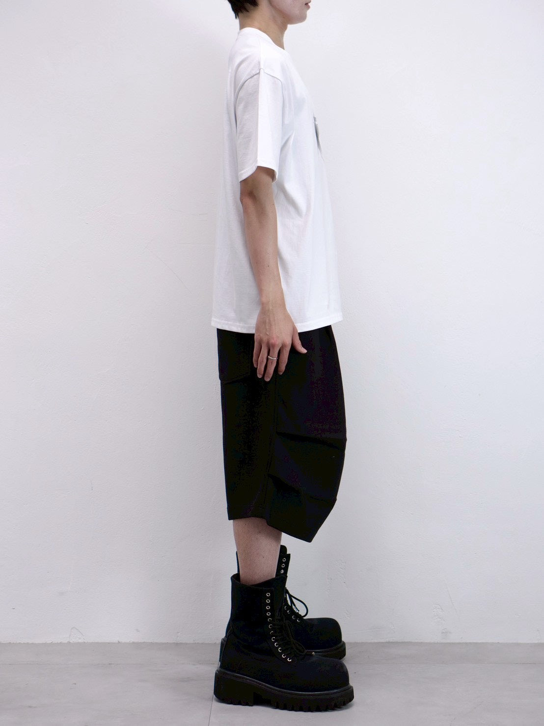 受注制【Chikashitsu +】clean star graphic t-shirt (3color)