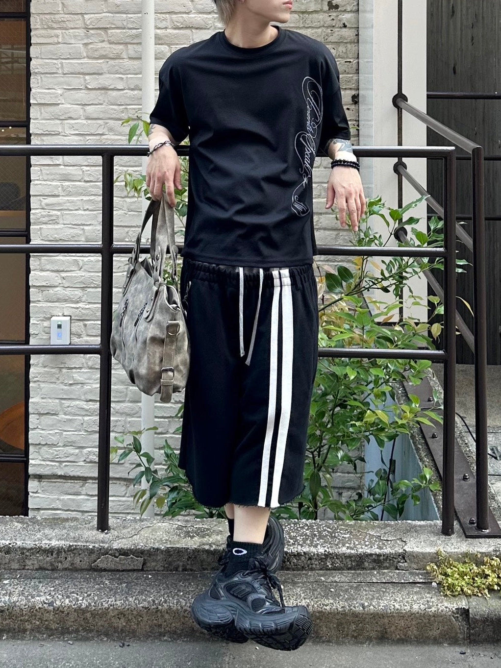 受注制【Chikashitsu +】vertical script crop t-shirt (3color)