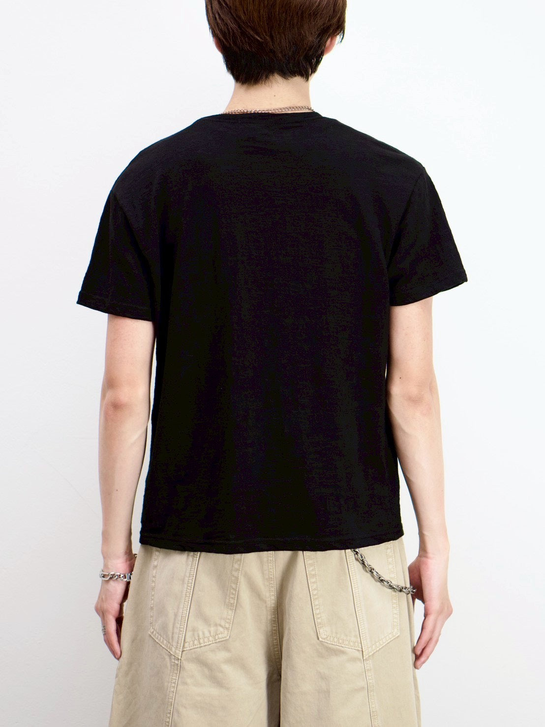 受注制【Chikashitsu +】distorted logo crop t-shirt (2color)