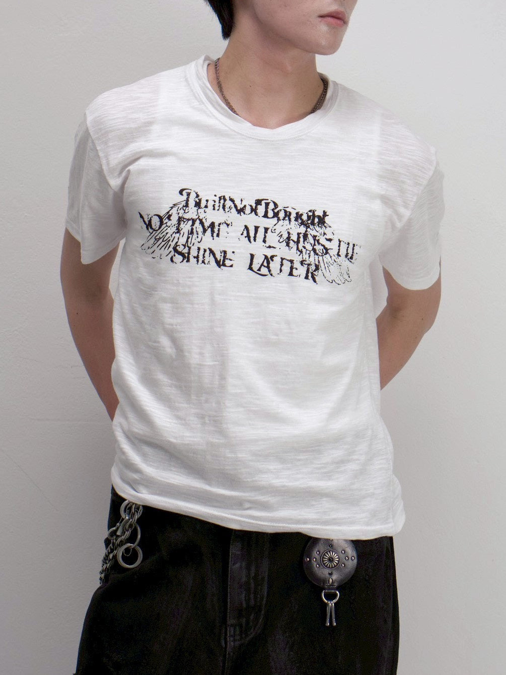 受注制【Chikashitsu +】distorted logo crop t-shirt (2color)