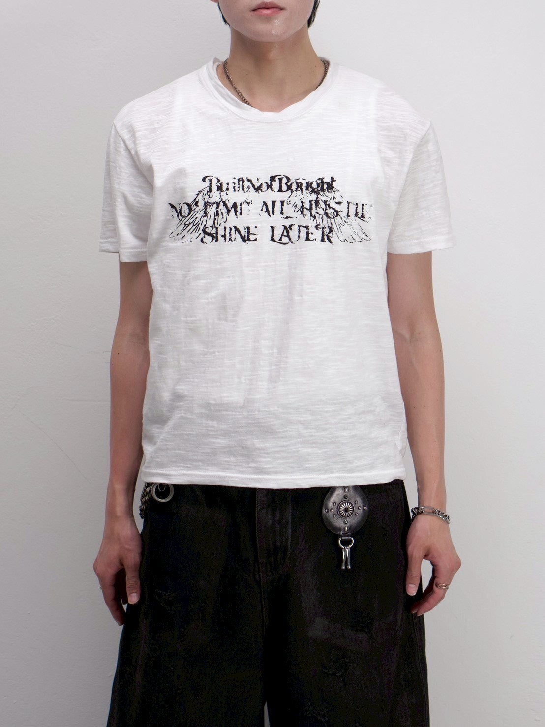 受注制【Chikashitsu +】distorted logo crop t-shirt (2color)