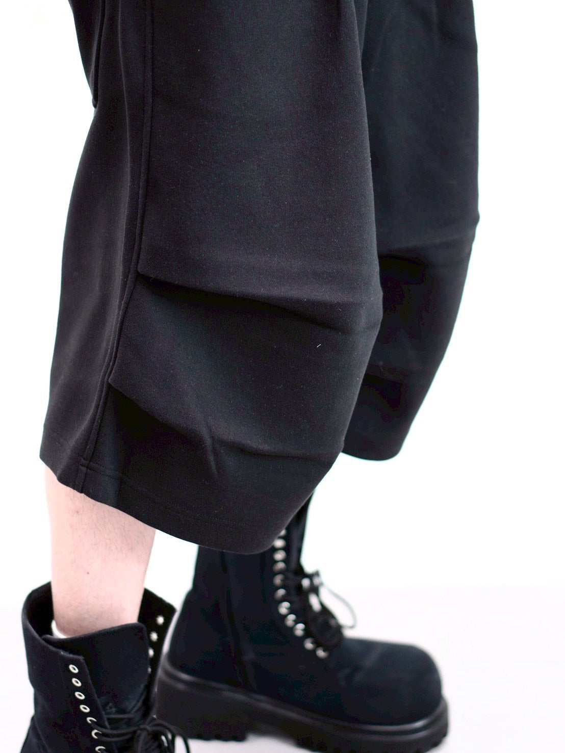 受注制【Chikashitsu +】volume tuck bermuda sweat pants (2color)