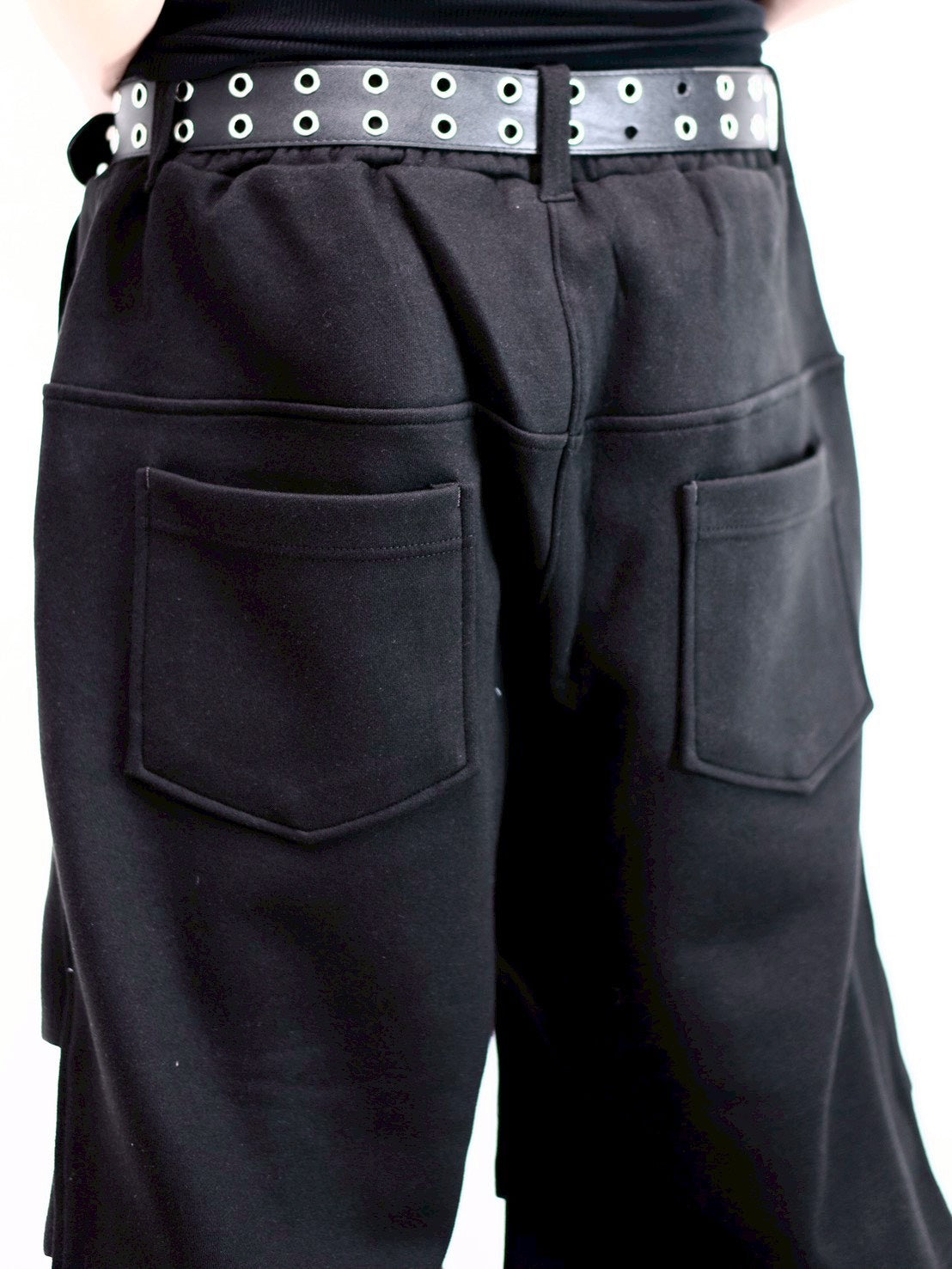 受注制【Chikashitsu +】volume tuck bermuda sweat pants (2color)
