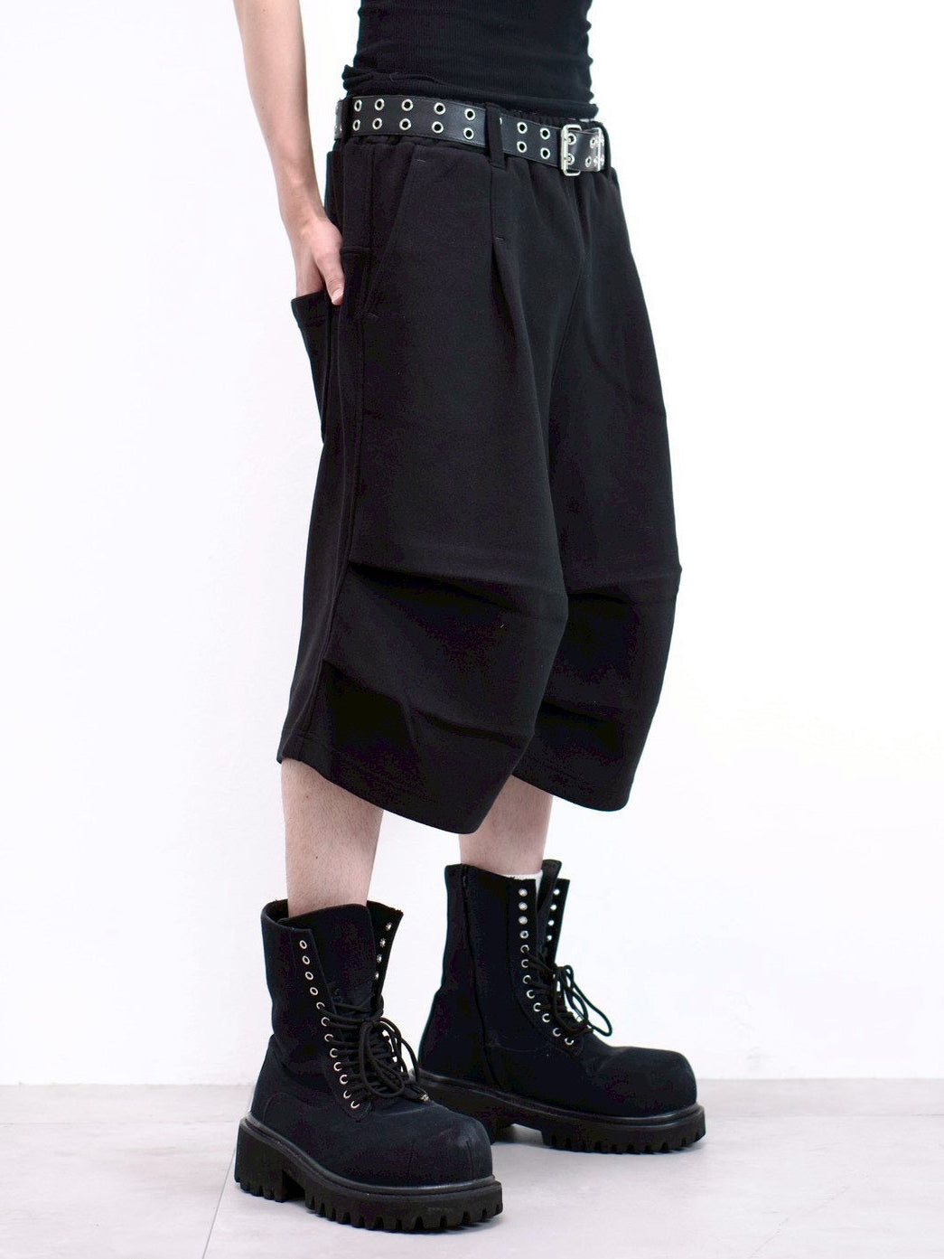 受注制【Chikashitsu +】volume tuck bermuda sweat pants (2color)