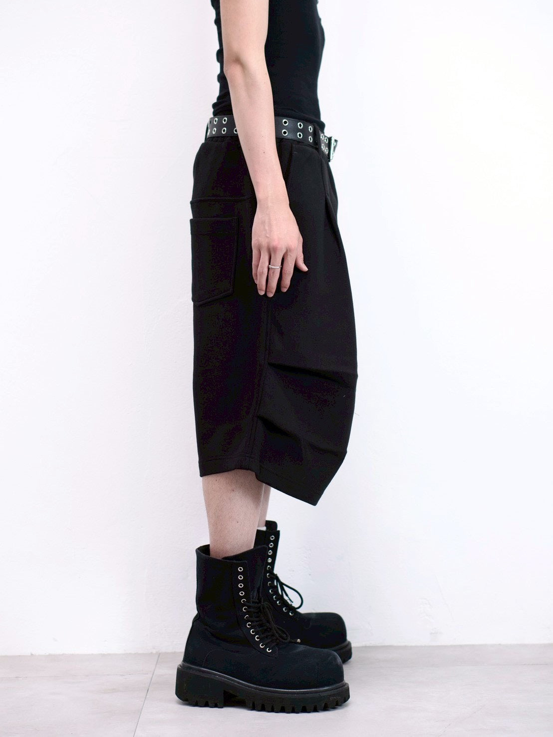 受注制【Chikashitsu +】volume tuck bermuda sweat pants (2color)
