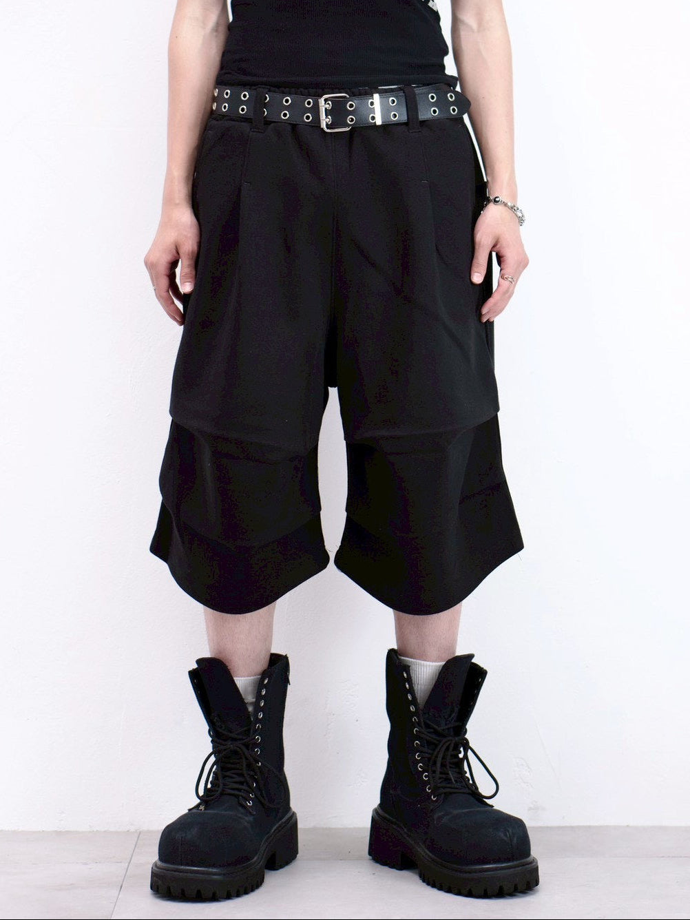 受注制【Chikashitsu +】volume tuck bermuda sweat pants (2color)