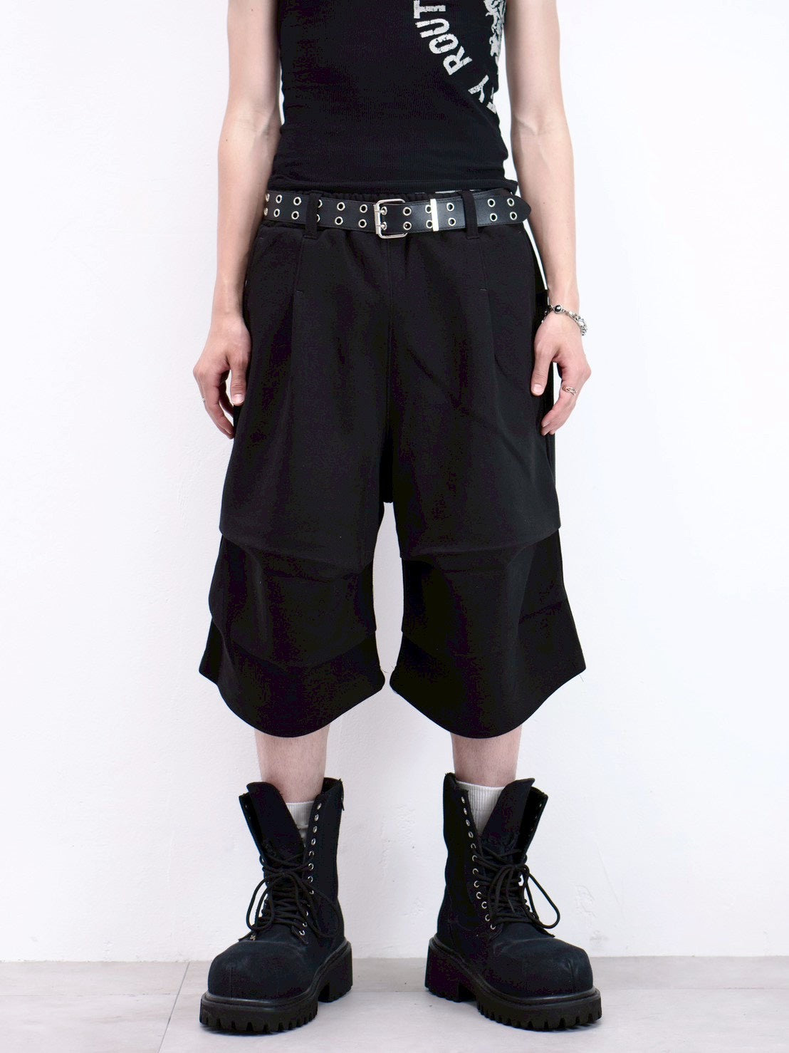 受注制【Chikashitsu +】volume tuck bermuda sweat pants (2color)