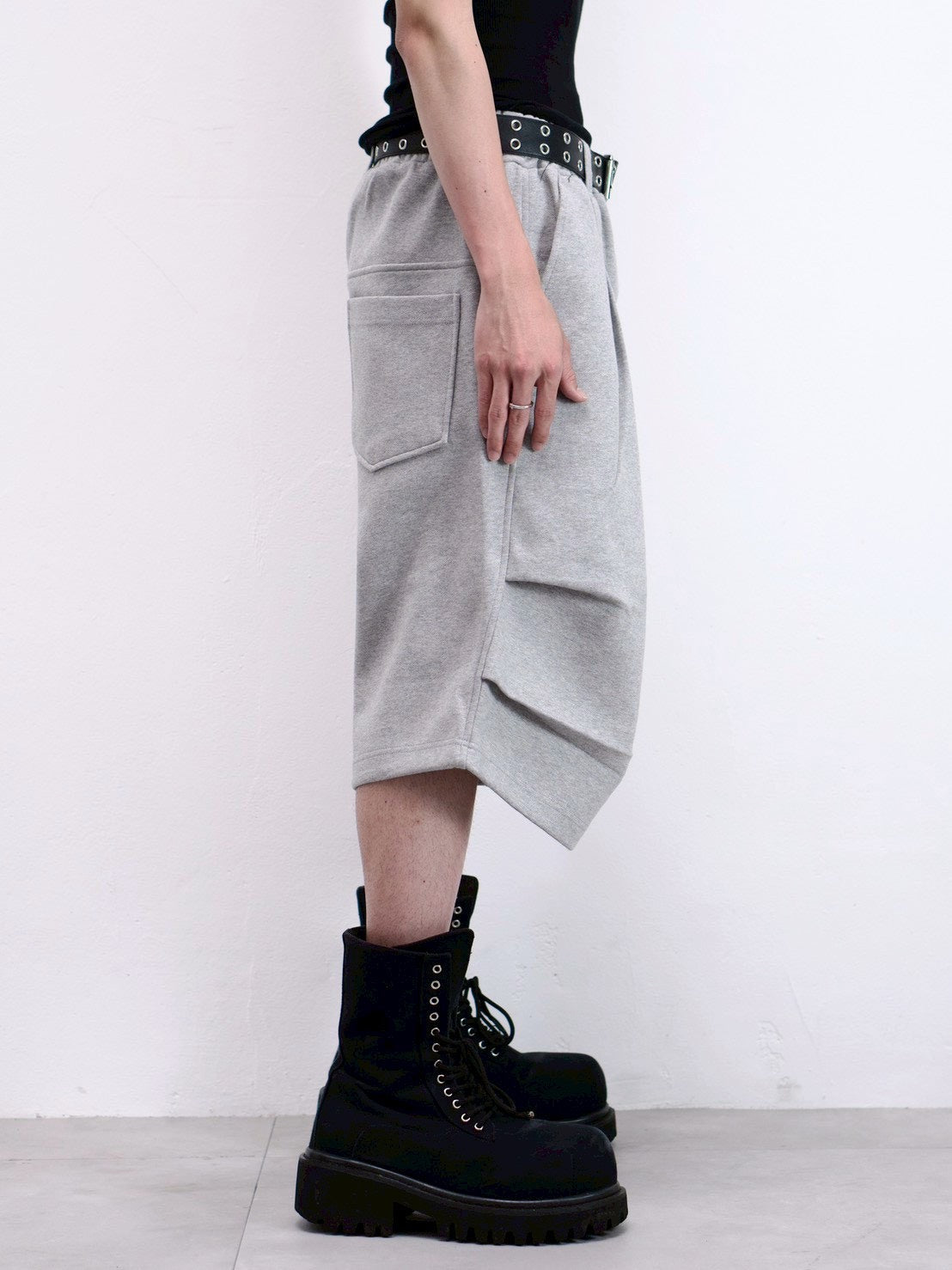 受注制【Chikashitsu +】volume tuck bermuda sweat pants (2color)