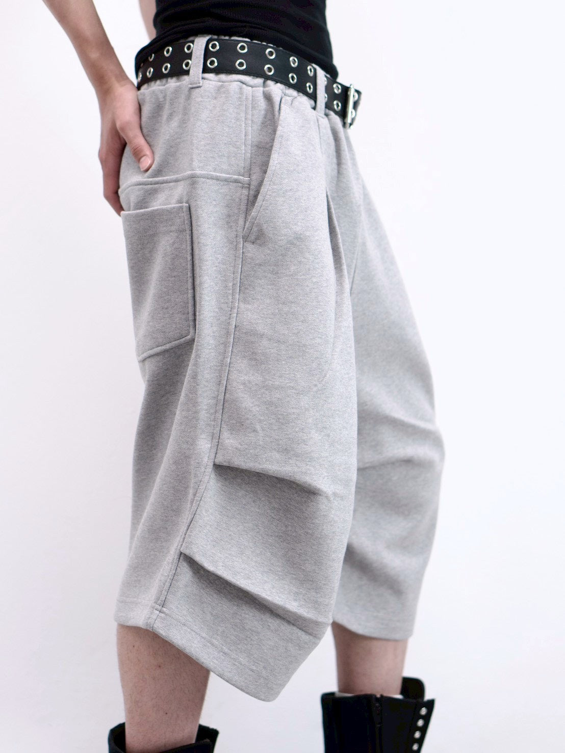 受注制【Chikashitsu +】volume tuck bermuda sweat pants (2color)