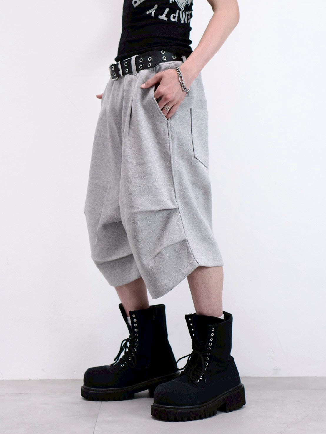 受注制【Chikashitsu +】volume tuck bermuda sweat pants (2color)