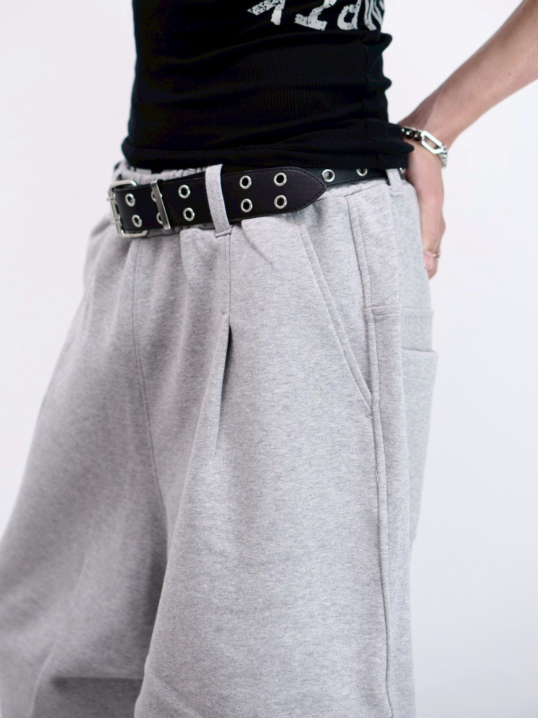 受注制【Chikashitsu +】volume tuck bermuda sweat pants (2color)