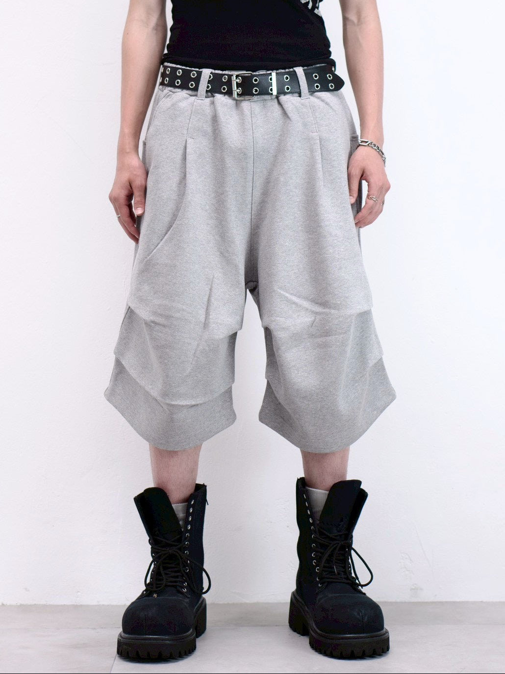 受注制【Chikashitsu +】volume tuck bermuda sweat pants (2color)