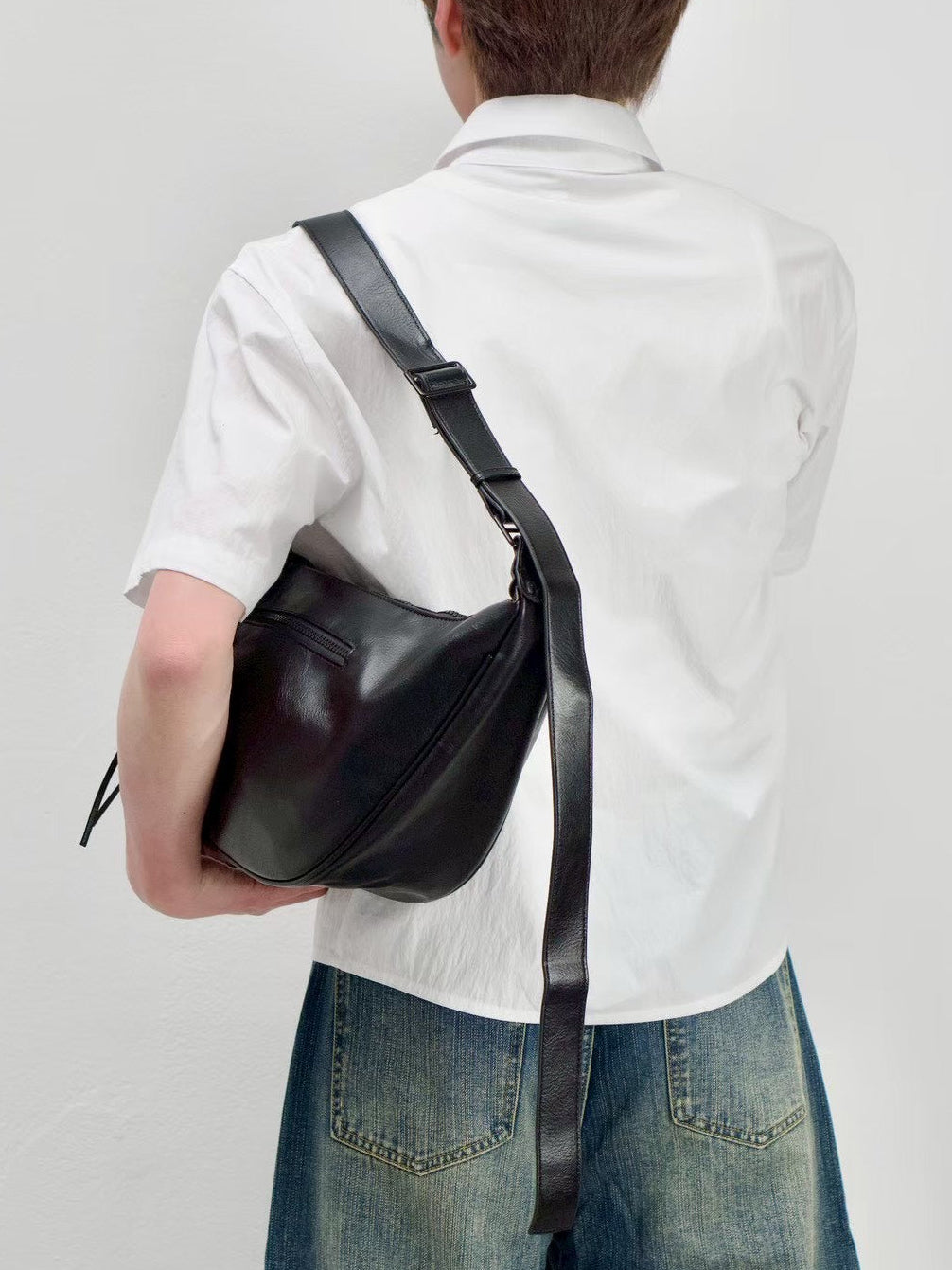 受注制【Chikashitsu +】half moon crossbody bag