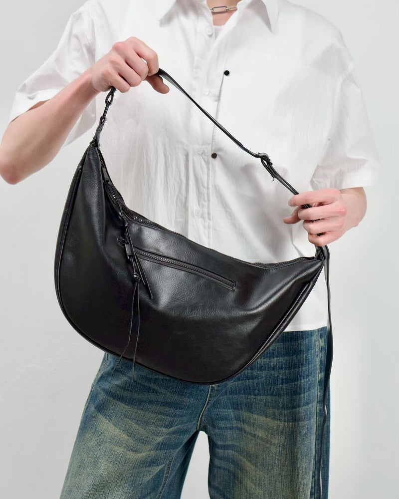 受注制【Chikashitsu +】half moon crossbody bag