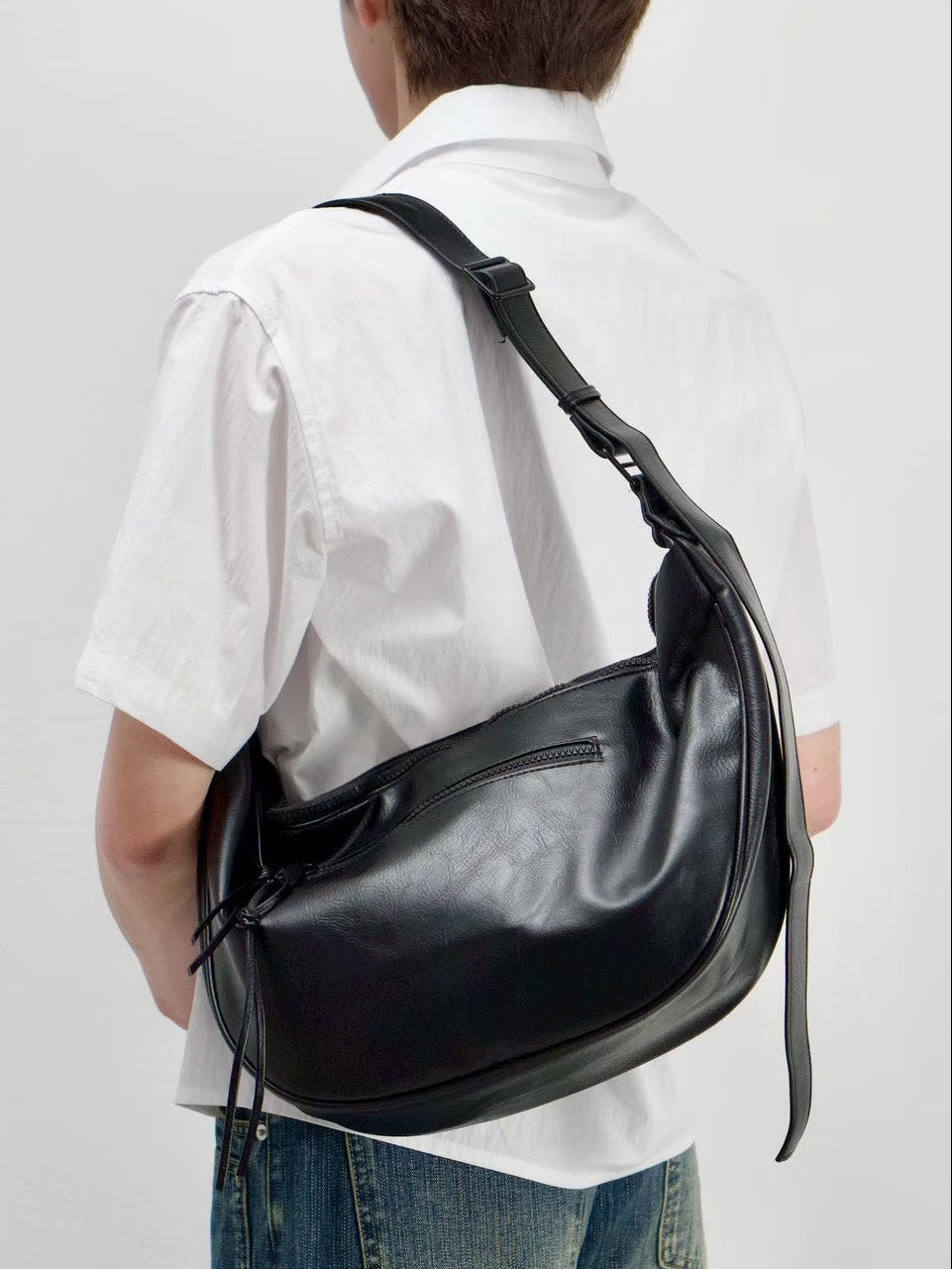 受注制【Chikashitsu +】half moon crossbody bag
