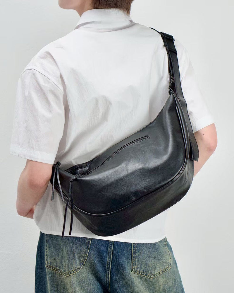 受注制【Chikashitsu +】half moon crossbody bag