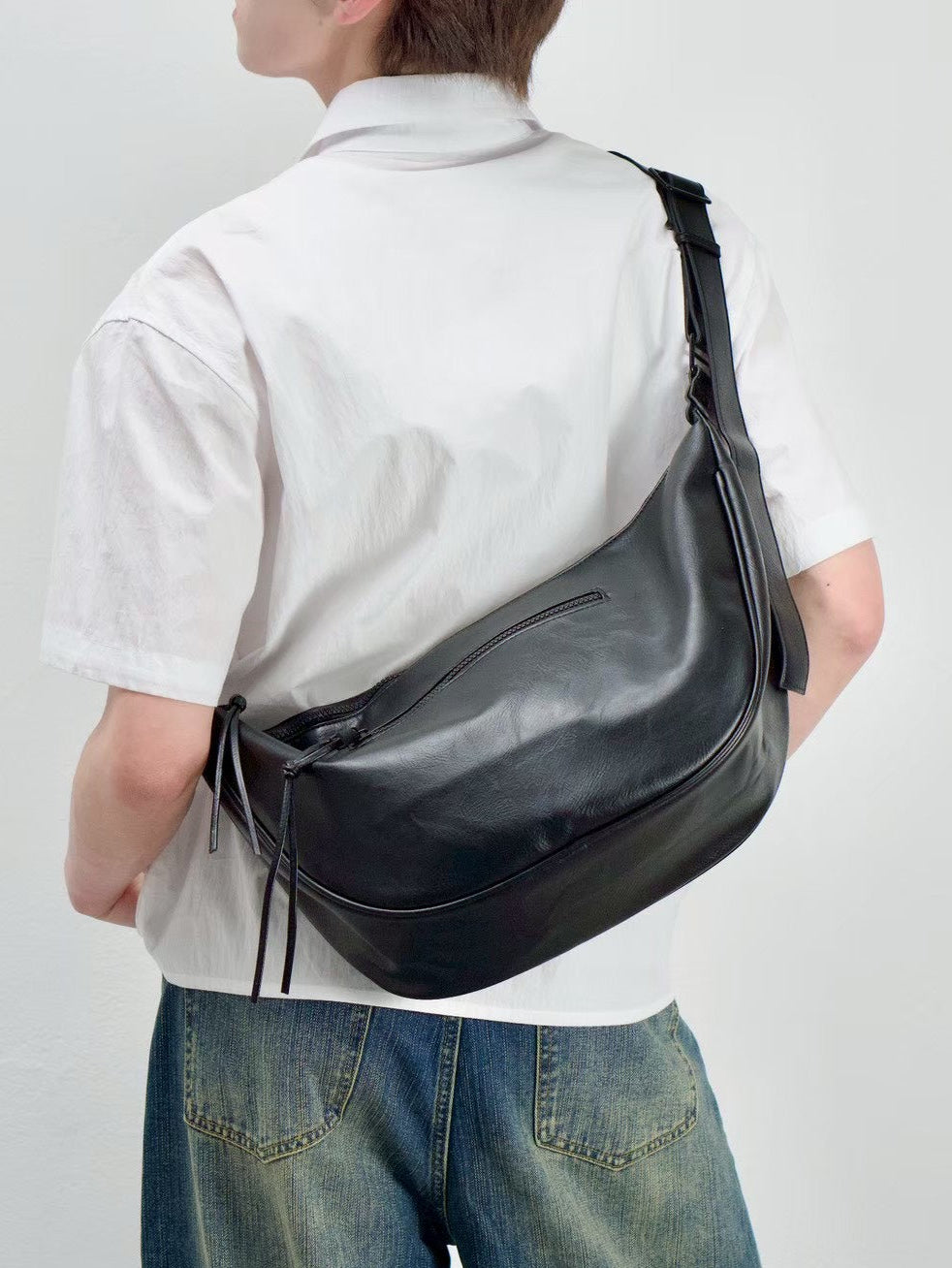 受注制【Chikashitsu +】half moon crossbody bag