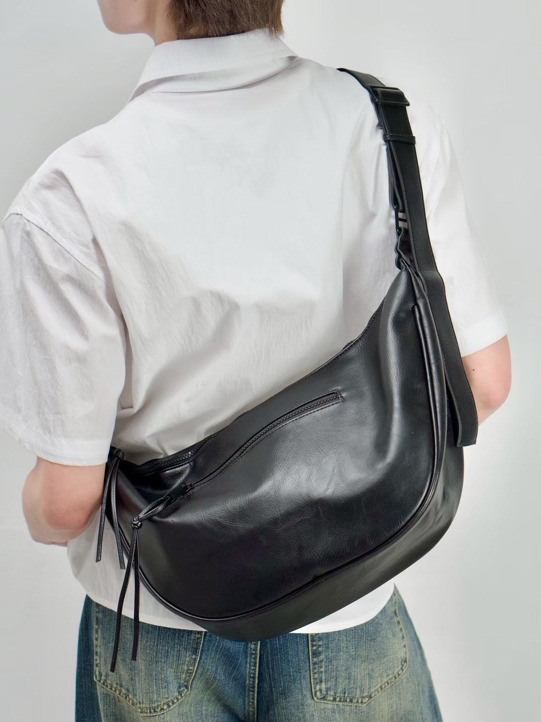 受注制【Chikashitsu +】half moon crossbody bag