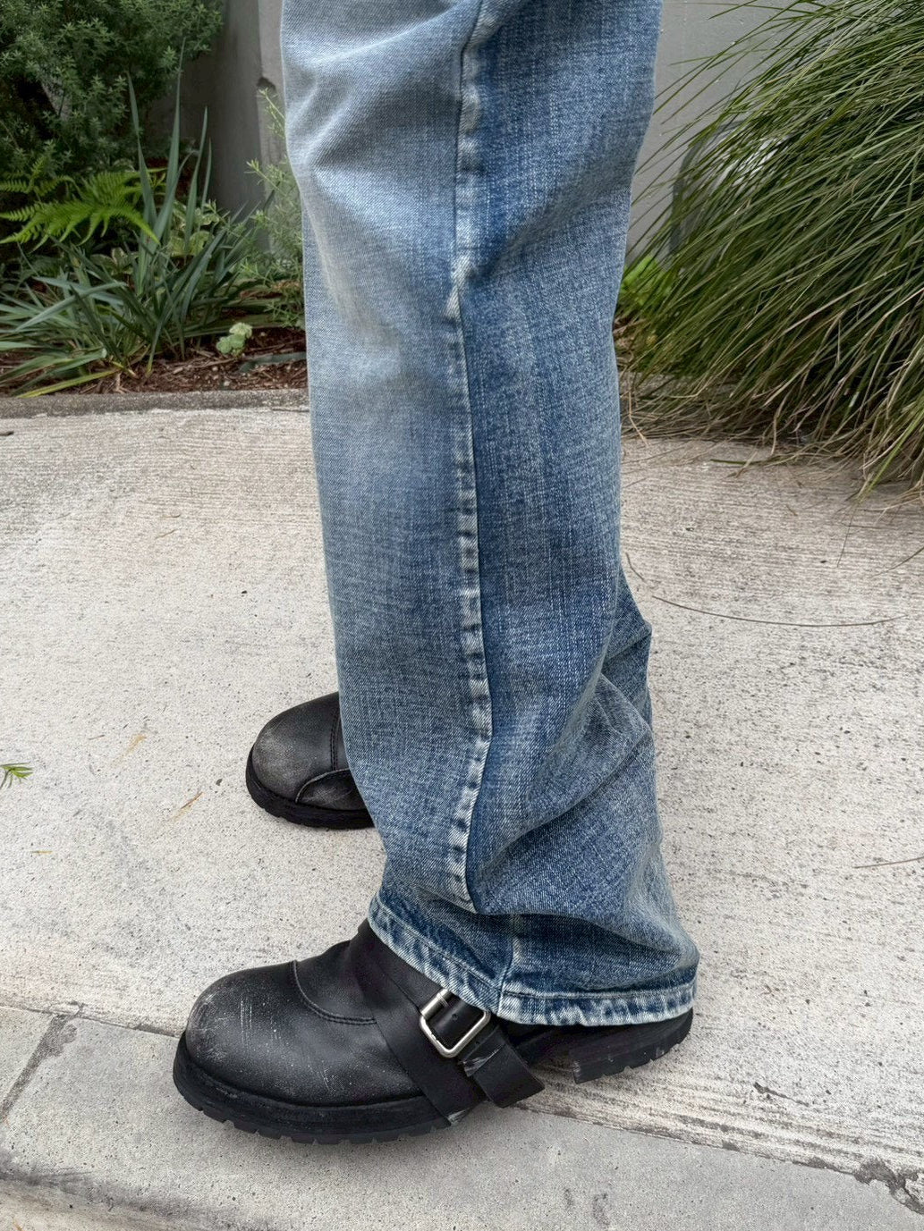 受注制【Chikashitsu +】brush wash flare denim pants