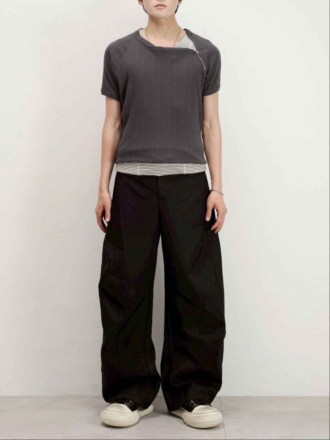 受注制【Chikashitsu +】side half zip t-shirt (4color)