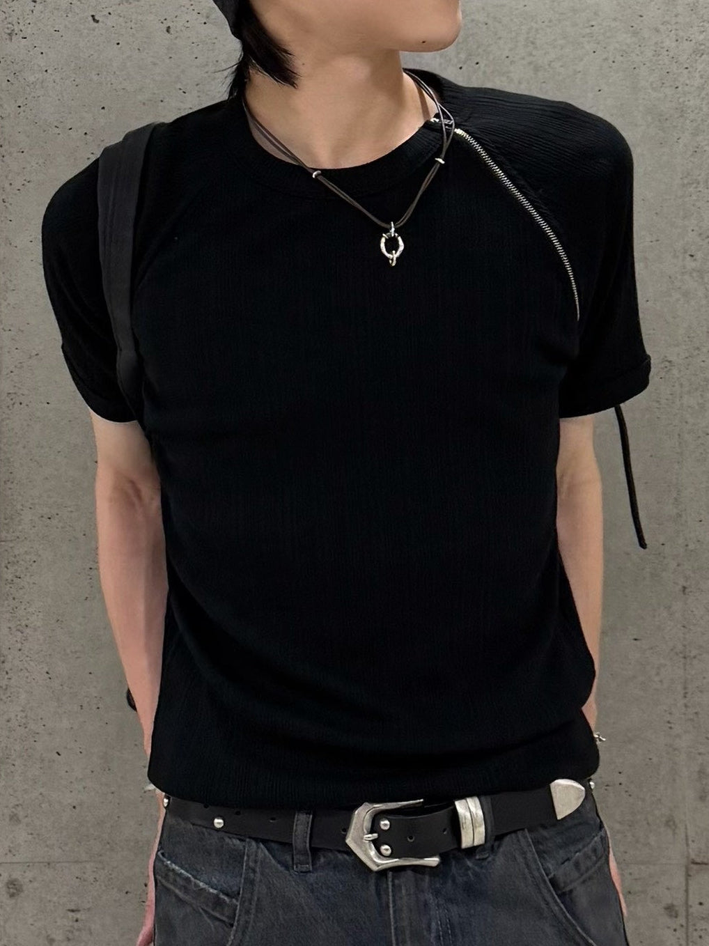 受注制【Chikashitsu +】side half zip t-shirt (4color)