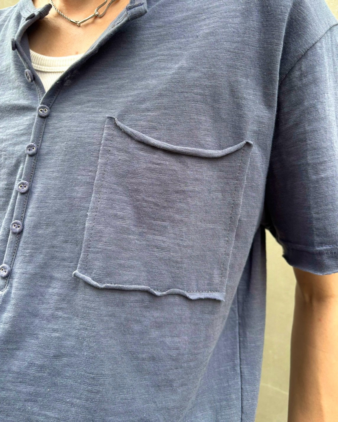 受注制【Chikashitsu +】button slub henley neck t-shirt (4color)
