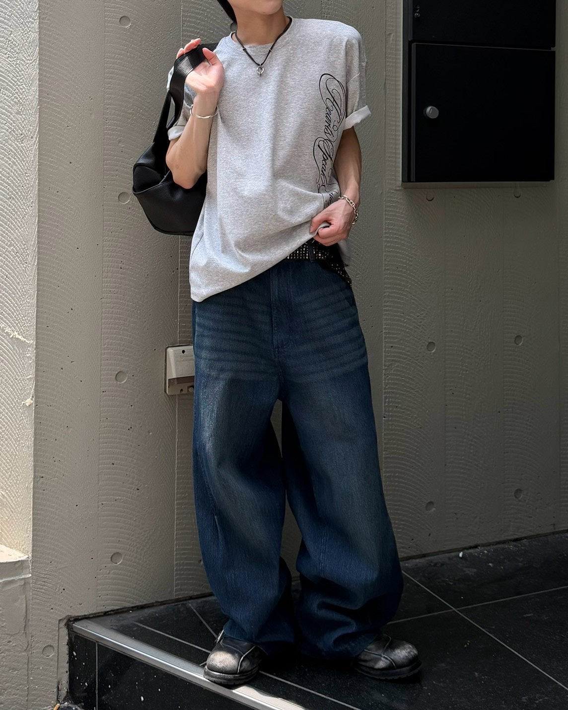 【Chikashitsu +】vertical script crop t-shirt (3color)