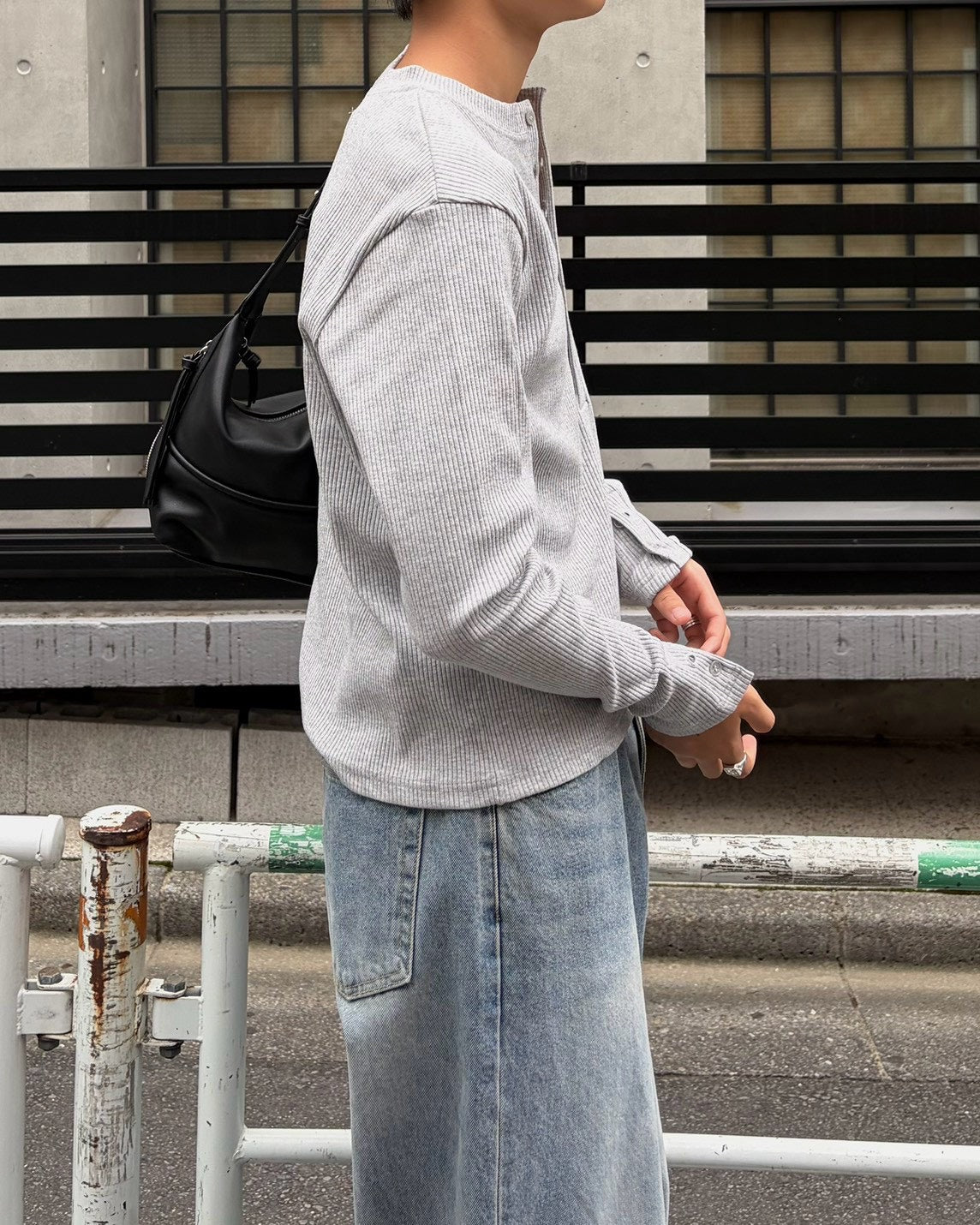 受注制【Chikashitsu +】slit henley neck slim t-shirt (3color)