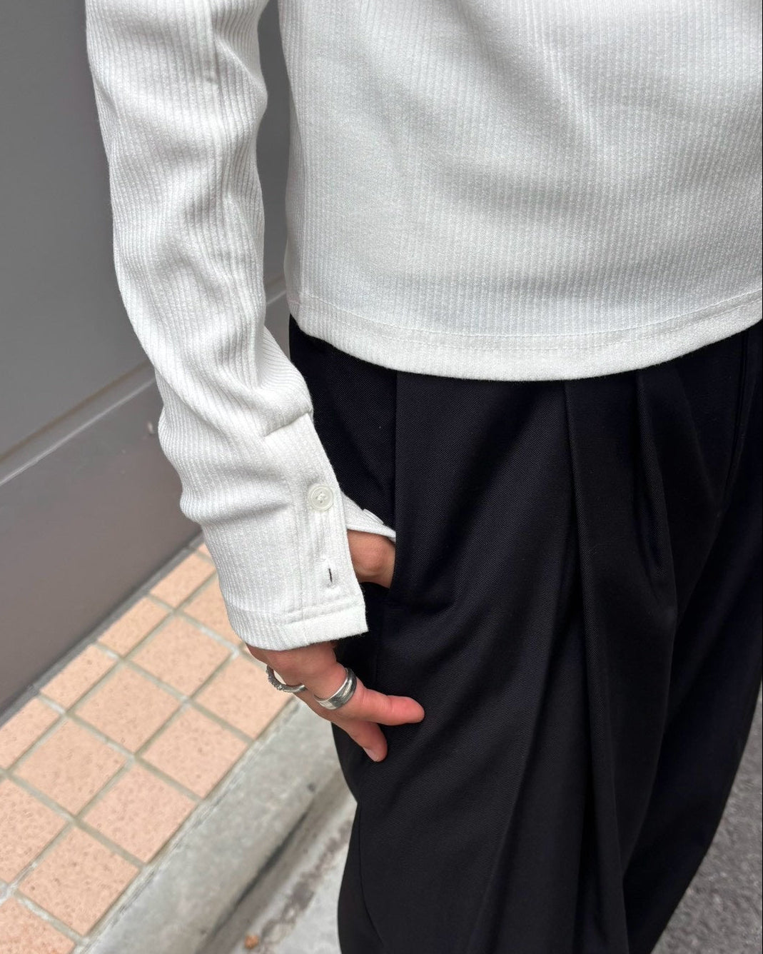受注制【Chikashitsu +】slit henley neck slim t-shirt (3color)