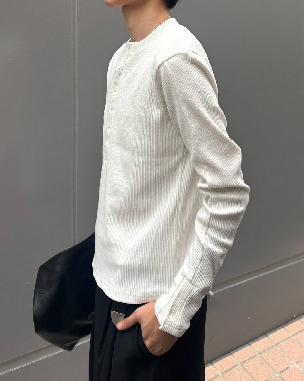 受注制【Chikashitsu +】slit henley neck slim t-shirt (3color)