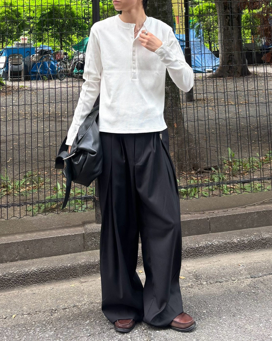 受注制【Chikashitsu +】slit henley neck slim t-shirt (3color)