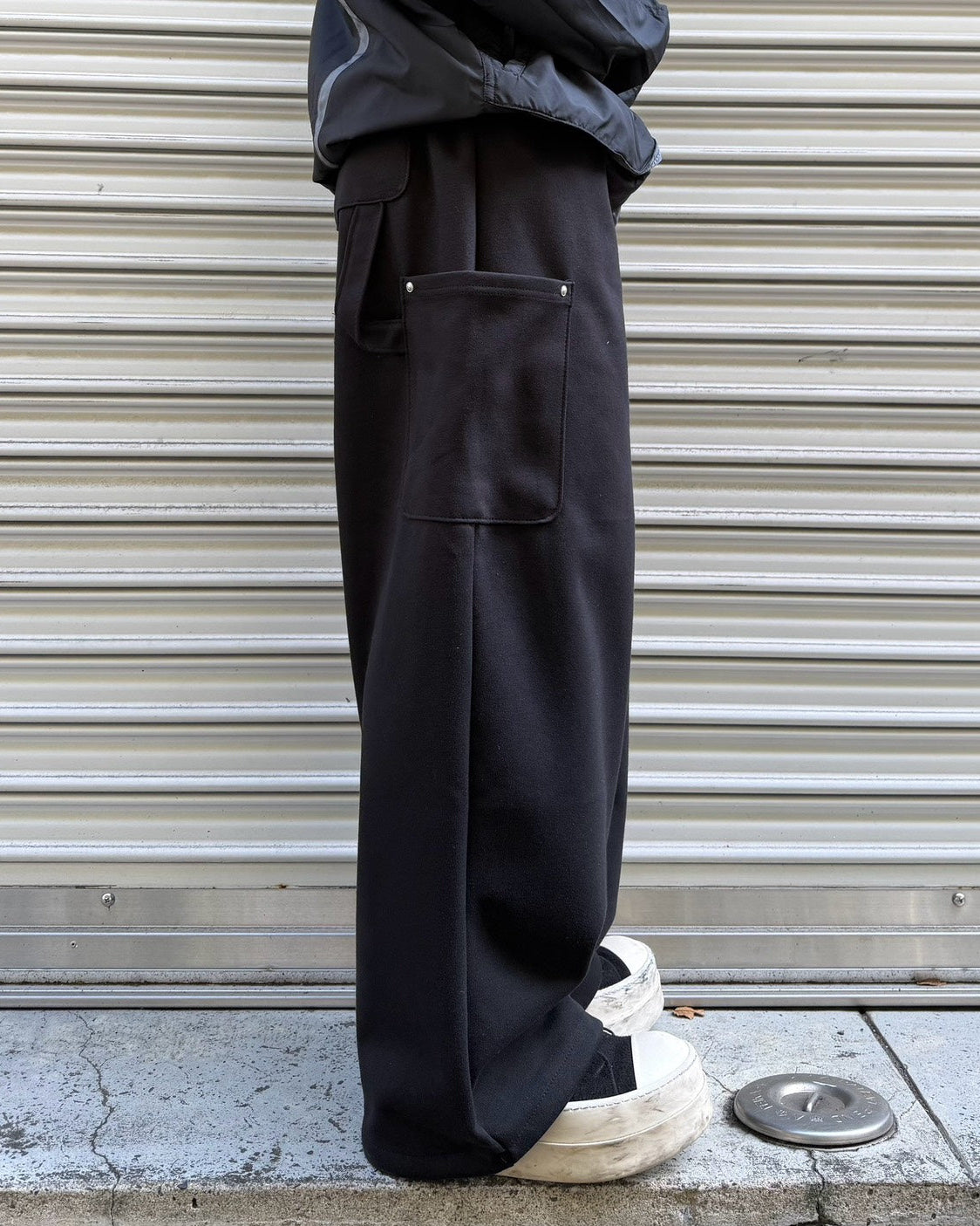 受注制【Chikashitsu +】rivet cargo sweat pants (2color)