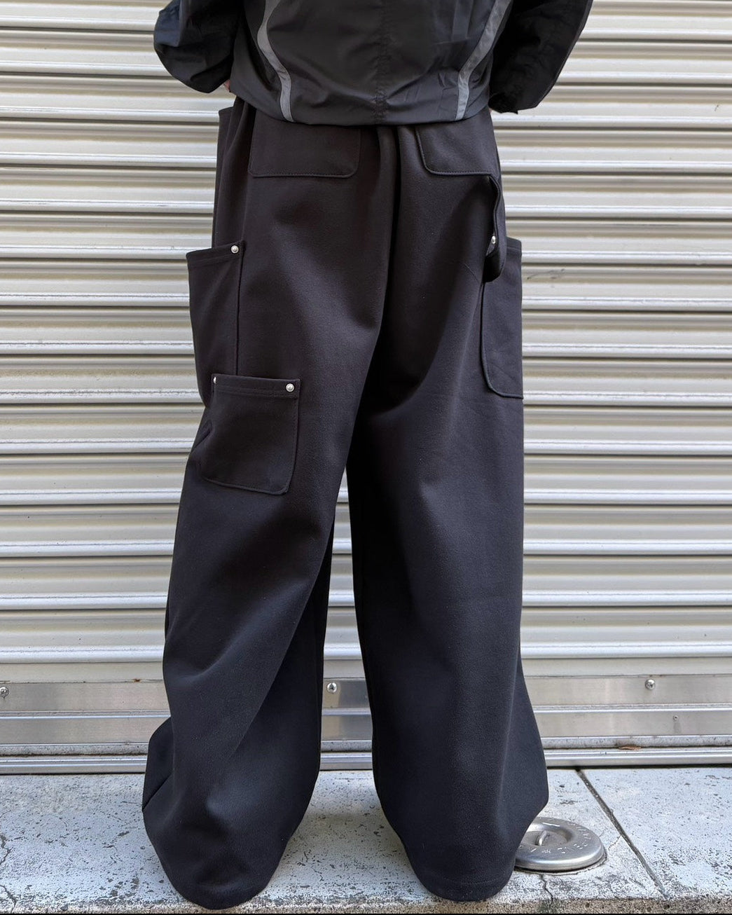 受注制【Chikashitsu +】rivet cargo sweat pants (2color)
