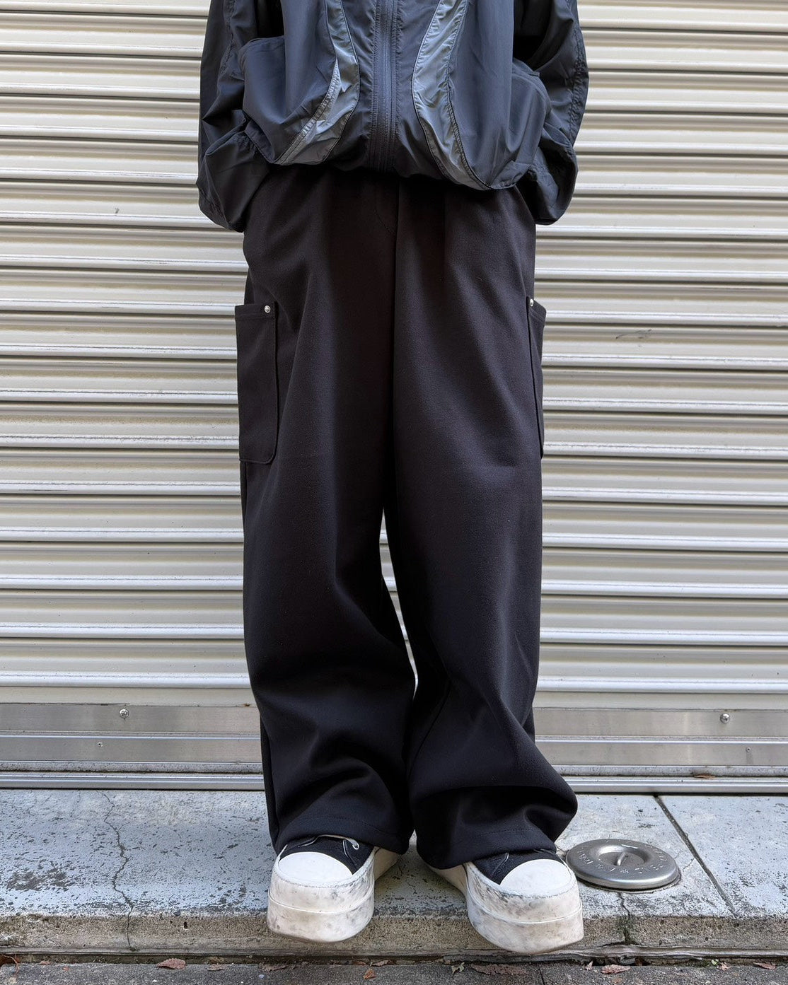 受注制【Chikashitsu +】rivet cargo sweat pants (2color)