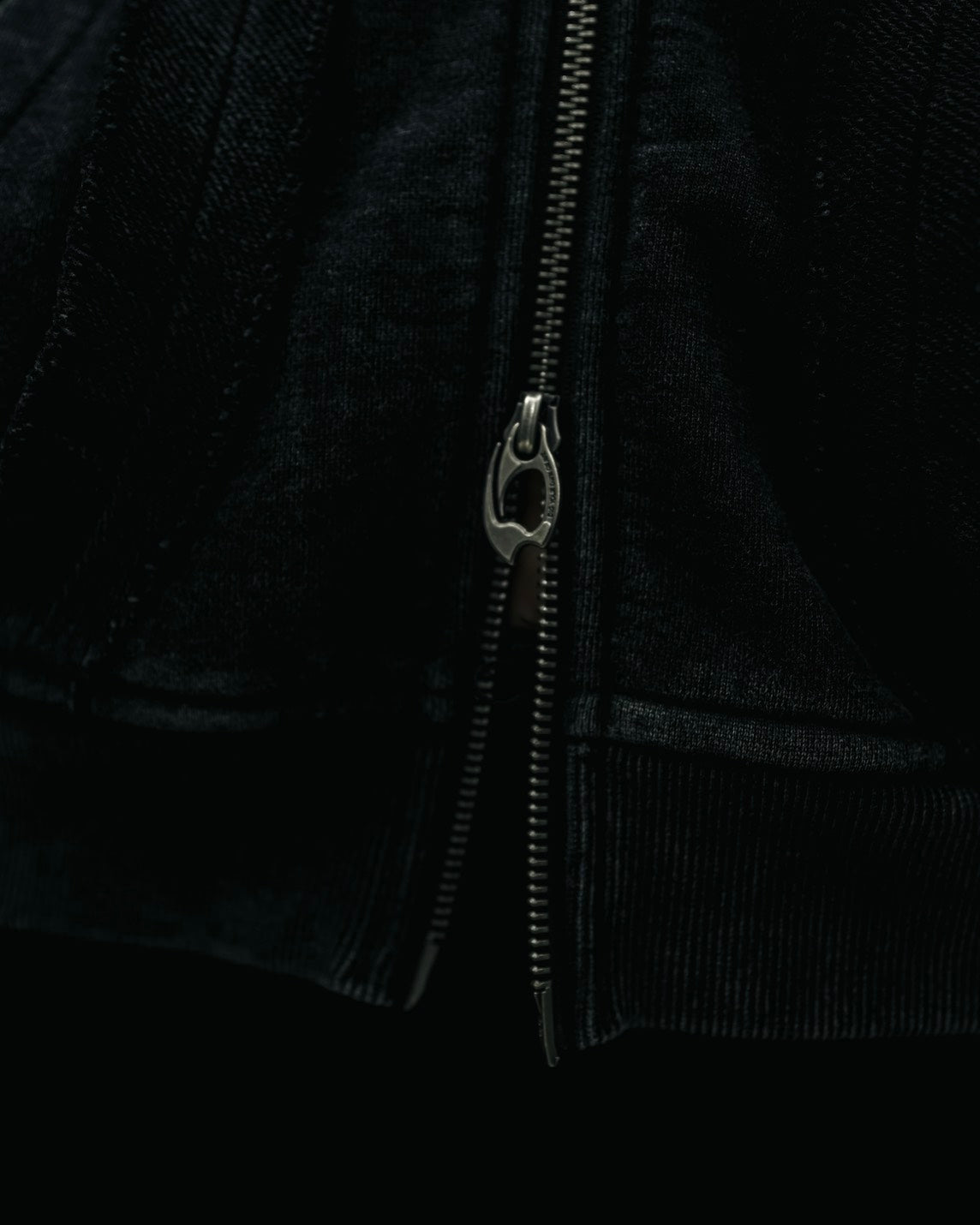 【DIG YOUR OWN GRAVE】FADED SEAM ZIP HOODIE