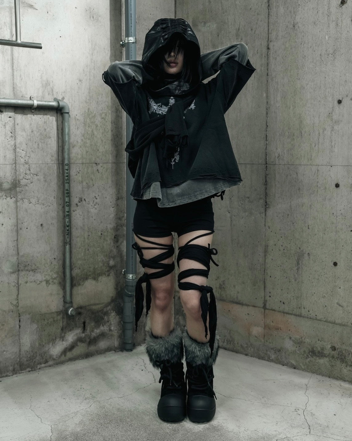 【DIG YOUR OWN GRAVE】TRIBAL CROSS LAYERED TOP